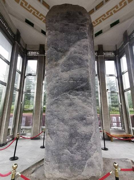 중국 지안시에 있는 ‘광개토대왕릉비’(사진=위키백과).