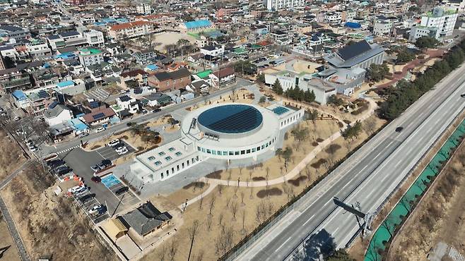 지난해 6월 개관한 ‘인제 기적의 도서관’