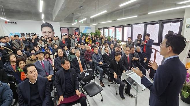 국민의힘 박정훈 서울 송파갑 예비후보가 27일 열린 선거사무소 개소식에서 발언하고 있다. 박 예비후보 측 제공 