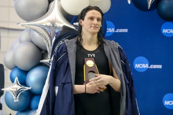2022년 3월 열린 미국대학선수권 여자 자유형에서 우승한 리어 토머스. USA 투데이스포츠