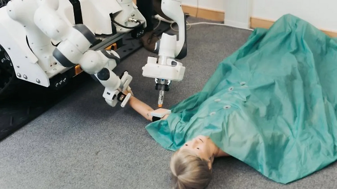 영국 셰필드대 연구진이 개발한 의료원격존재 로봇. 〈사진 셰필드대〉