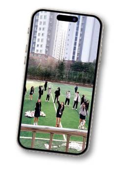 졸업식 장면을 기록하고 공유하는 문화도 달라졌다. SNS에 올린 ‘졸업식 챌린지’ 영상.