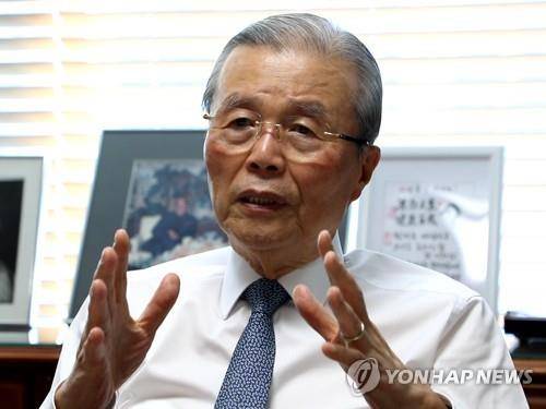 연합뉴스와 인터뷰 중인 전 국민의힘 비대위원장 김종인 [촬영 정한솔]