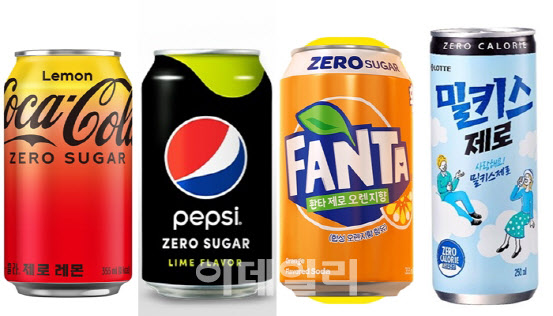 롯데칠성음료와 코카콜라의 제로 탄산음료 주요 제품들.(사진=각사)