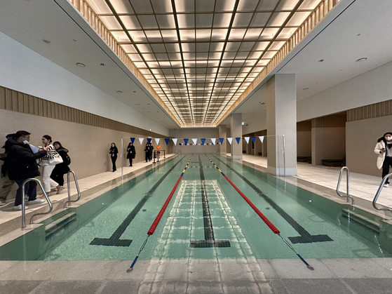 An indoor swimming pool located in Concord Fitness Club, Shinsegae's newest lavish fitness club brand [SEO JI-EUN]