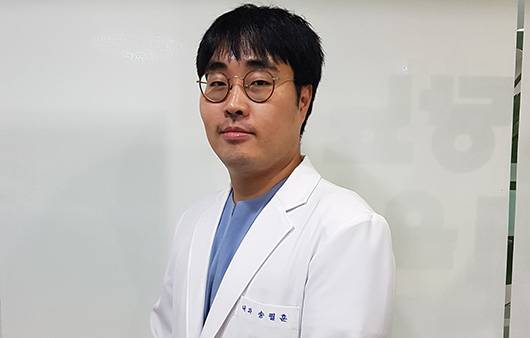 송필훈 원장 | 출처 : 희망내과의원