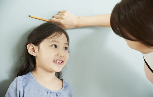 저신장증이 있는 경우에는 성장호르몬제가 단기간 키 성장에 도움이 된다ㅣ출처: 클립아트코리아