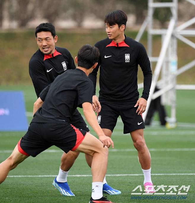 대한민국 축구대표팀이 29일(현지시간) 카타르 도하 알 아글라 트레이닝 센터에서 공식 훈련을 진행했다. 김진수가 훈련을 소화하고 있다. 도하(카타르)=박재만 기자 pjm@sportschosun.com/2023.01.29/