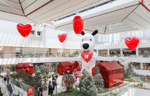 더현대서울에 설치된 15m 대형 '흰디'. /현대백화점 제공