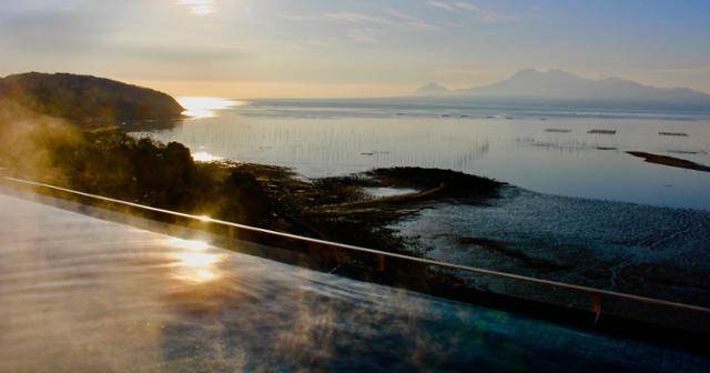 일본 사가현의 고급 료칸 가니고텐 노천온천에서 바라본 아리아케해가 고즈넉하다.