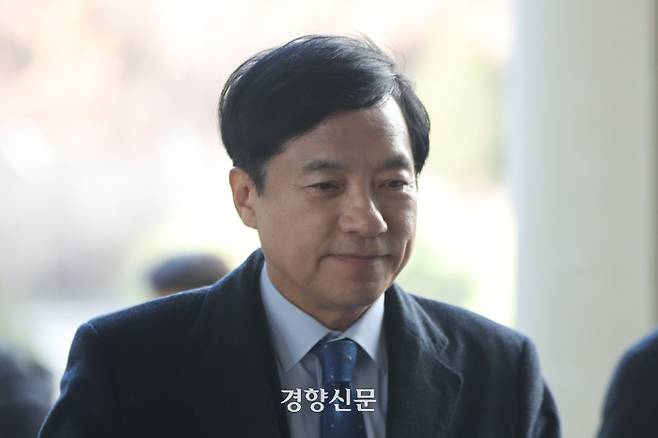 김학의 전 법무부 차관 불법 출국금지 의혹 수사를 무마한 혐의로 기소된 이성윤 법무연수원 연구위원이 지난 25일 서초구 서울고등법원에서 열린 2심 선고 공판에 출석하기 위해 법정으로 향하고 있다. 2024.01.25 한수빈 기자