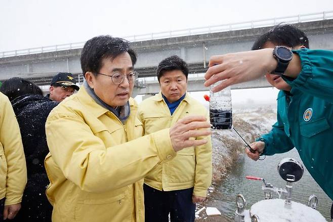 김동연 경기도지사가 22일 오전 평택, 화성 하천 수질오염 현장점검을 위해 양감수질복원센터를 방문했다. (사진=경기도 제공) *재판매 및 DB 금지