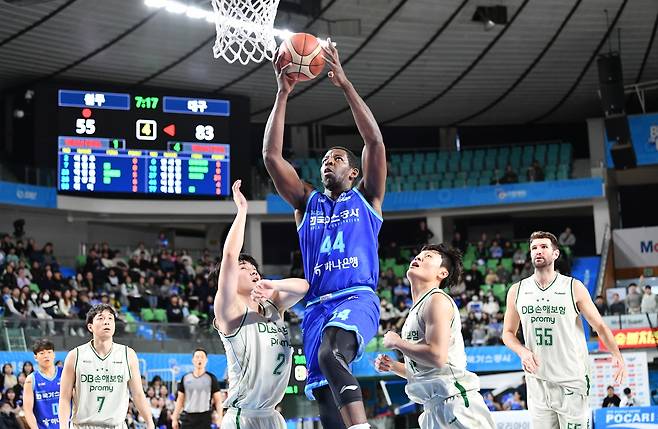 한국가스공사 니콜슨의 덩크슛 시도 장면 [KBL 제공. 재판매 및 DB 금지]