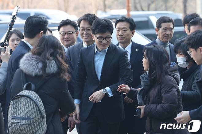 한동훈 국민의힘 비상대책위원장이 31일 경기 수원 영통구 한국나노기술원에서 열린 반도체 산업 현장 간담회에 참석하고 있다. 2024.1.31/뉴스1 ⓒ News1 송원영 기자