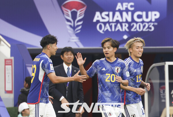 31일(현지시간) 카타르 도하 알투마마 스타디움에서 열린 아시아축구연맹(AFC) 2023 카타르 아시안컵 16강전 바레인 대 일본의 경기, 후반 일본 쿠보 다케후사가 추가골을 넣고 기뻐하고 있다. 사진┃뉴시스