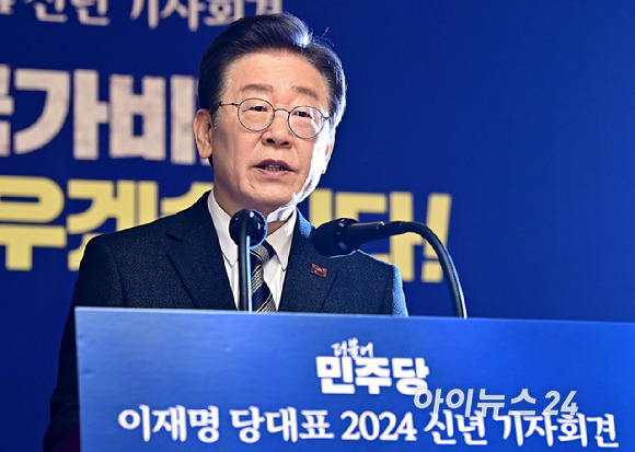 이재명 더불어민주당 대표가 31일 서울 여의도 국회 사랑재에서 열린 2024년 신년 기자회견에서 발언하고 있다. [사진=곽영래 기자]