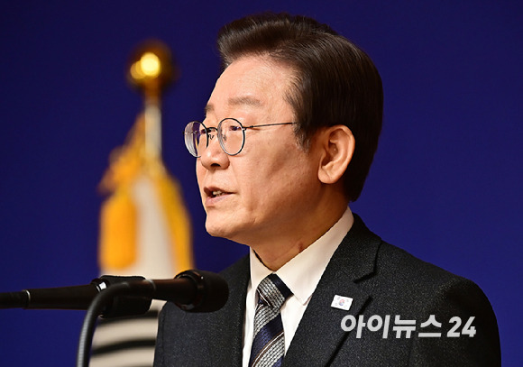 이재명 더불어민주당 대표가 31일 서울 여의도 국회 사랑재에서 열린 2024년 신년 기자회견에서 발언하고 있다. [사진=곽영래 기자]