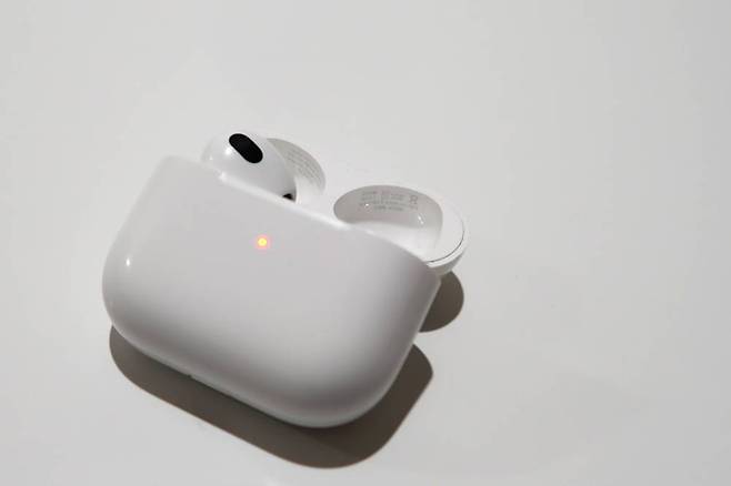 애플 에어팟 3세대 / 출처=IT동아