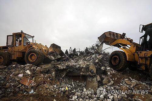 공습으로 무너진 건물 잔해 [EPA=연합뉴스 자료사진. 재판매 및 DB 금지]