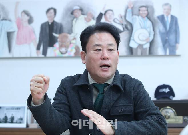 송갑석 더불어민주당 의원이 지난달 25일 서울 여의도 국회에서 이데일리와 인터뷰를 하고 있다.(사진=노진환 기자)