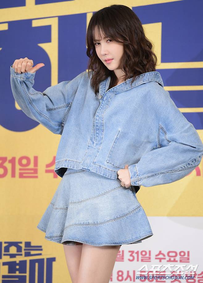 Jtbc 드라마 '끝내주는 해결사' 제작발표회에서 이지아가 입은 의상