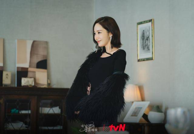 배우 박민영이 '내 남편과 결혼해줘' 패션으로 화제 몰이에 성공했다. tvN 제공