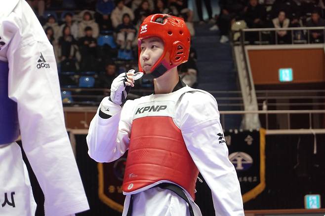 2월 1일 제주 한라체육관에서 장준과 박태준이 파리올림픽 남자 58kg 국가대표 출전권을 놓고 겨뤘다. 사진은 1차전 모습. 사진=대한태권도협회 제공