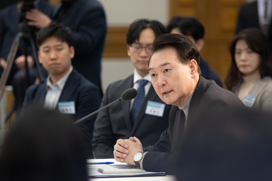 President Yoon Suk Yeol attends a public debate on medial service reform held at the Seoul National University Bundang Hospital in Seongnam, Gyeonggi, on Thursday. [PRESIDENTIAL OFFICE]