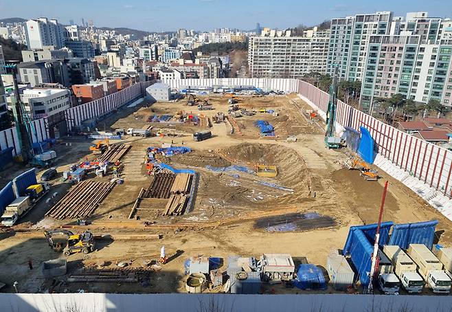 서울의 한 아파트 재건축 공사 현장. 매경DB