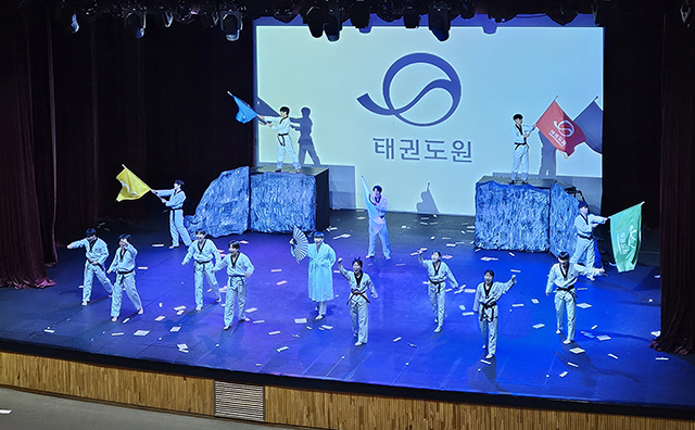 관람석에서 바라본 2024년 태권도원 상설공연 장면@태권도원 T1공연장. 사진=태권도진흥재단 제공