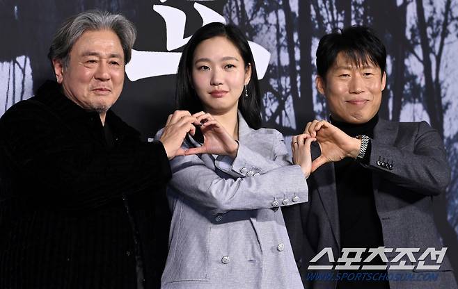 17일 더 플라자호텔에서 열린 영화 '파묘'의 제작보고회, 최민식, 김고은, 유해진, 장재현 감독이 포토타임을 갖고 있다. 허상욱 기자wook@sportschosun.com/2024.01.17/