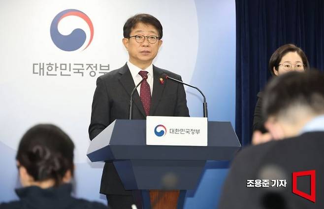 박상우 국토교통부 장관이 지난달 25일 정부서울청사에서 '국민과 함께하는 민생토론회'에서 보고된 교통 분야 주요 정책 계획을 발표하고 있다. / 사진=조용준 기자 jun21@