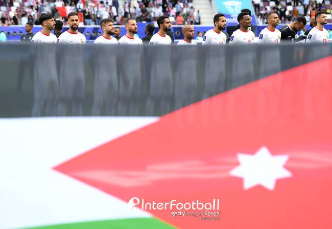 [사진=게티이미지]&nbsp;요르단은 2일 오후 8시 30분(한국시간) 카타르 알라이얀에 위치한 아흐마드 빈 알리 스타디움에서 타지키스탄과의 2023 아시아축구연맹(AFC) 아시안컵 8강전에서 1-0으로 승리하며 8강에 올랐다. 요르단은 대한민국, 호주 대결 승자와 결승 티켓을 놓고 격돌하게 됐다.&nbsp;