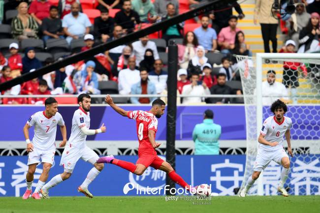 [사진=게티이미지]&nbsp;요르단은 2일 오후 8시 30분(한국시간) 카타르 알라이얀에 위치한 아흐마드 빈 알리 스타디움에서 타지키스탄과의 2023 아시아축구연맹(AFC) 아시안컵 8강전에서 1-0으로 승리하며 8강에 올랐다. 요르단은 대한민국, 호주 대결 승자와 결승 티켓을 놓고 격돌하게 됐다.&nbsp;