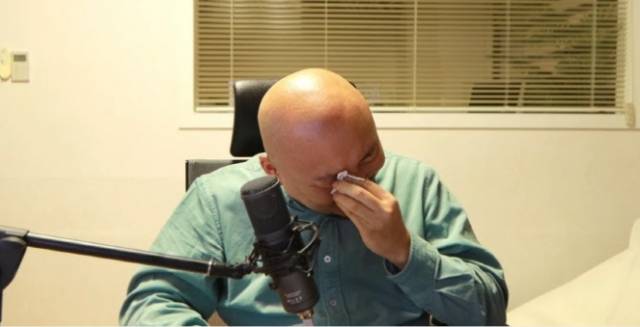 개인방송으로 입장 밝히는 웹툰 작가 주호민. 트위치 캡처