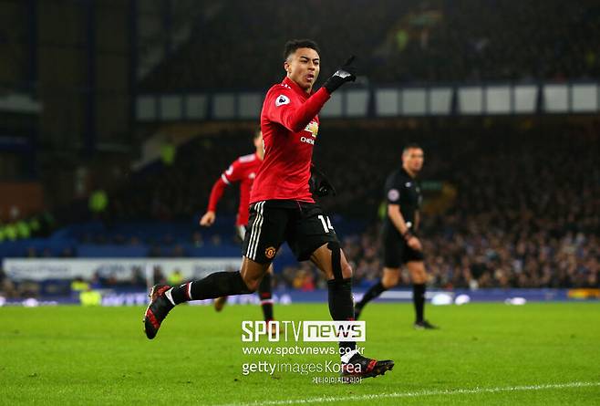 ▲ 영국 매체 ‘스카이스포츠’는 2일(한국시간) “제시 린가드가 FC서울 이적을 눈앞에 뒀다. 계약 기간은 2년이며 1년 추가 옵션이 있다. 또한 이미 린가드의 이적은 구두로 합의됐으며, 며칠 안에 한국에 갈 것이다. 계약은 한국에서 완료할 예정”이라 전했다. 또한 매체에 따르면 린가드는 튀르키예와 사우디아라비아 팀의 관심을 받은 것으로 알려졌다. 하지만 린가드 본인이 FC서울 이적을 선택하며 한국행을 앞두고 있다.