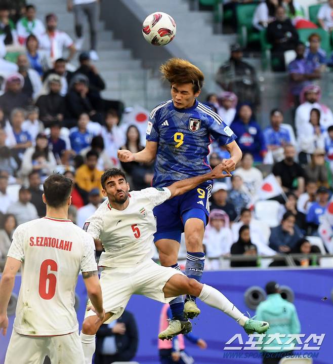 3일(현지시간) 카타르 알라이얀 에듀케이션 시티 스타디움에서 열린 2023 아시아축구연맹(AFC) 카타르 아시안컵 8강전 이란과 일본의 경기. 일본 우에다가 헤더를 시도하고 있다. 알라이얀(카타르)=박재만 기자 pjm@sportschosun.com/2023.02.03/