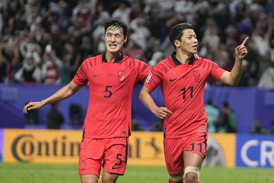 Hwang Hee-chan, right, celebrates after scoring  [AP/YONHAP]