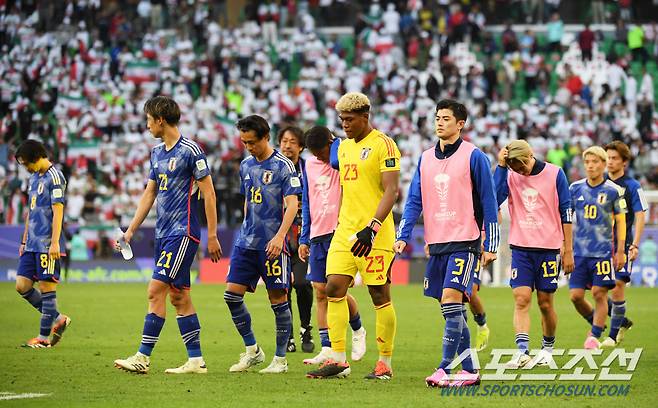 3일(현지시간) 카타르 알라이얀 에듀케이션 시티 스타디움에서 열린 2023 아시아축구연맹(AFC) 카타르 아시안컵 8강전 이란과 일본의 경기. 이란에 패하며 4강 진출에 실패한 일본 선수단이 아쉬워하고 있다. 알라이얀(카타르)=박재만 기자 pjm@sportschosun.com/2023.02.03/