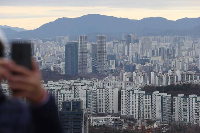 서울 남산에서 본 아파트 밀집지역. [연합]