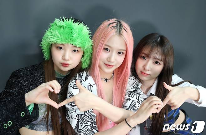 그룹 라임라잇( LIMELIGHT)의 가은(왼쪽부터)과 수혜, 이토 미유 ⓒ News1 권현진 기자