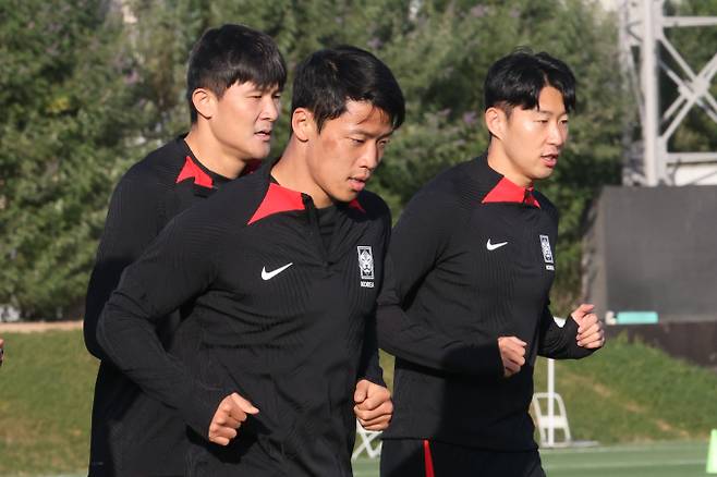 위르겐 클린스만 감독이 이끄는 한국 축구 대표팀은 요르단과의 아시안컵 4강전 준비에 돌입했다. 사진은 한국 대표팀 주장 손흥민이 4일(현지시각) 카타르 도하 알 에글라 트레이닝 센터에서 훈련을 하는 모습. /사진=뉴스1