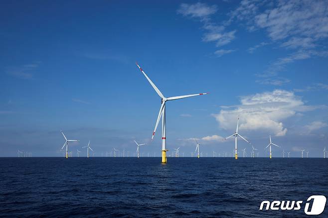 독일 북해의 해상풍력발전소의 모습. 2021년 8월 촬영본 ⓒ 로이터=뉴스1 ⓒ News1 권진영 기자