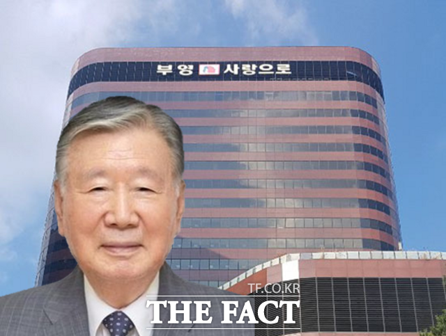 이중근 부영그룹 회장이 5일 시무식을 열고 저출산 문제 해결 방안을 제시했다. 회사 실적이 부진한 상황이지만, 이를 타개할 구체적인 경영 전략은 내놓지 않았다. /부영·더팩트 DB