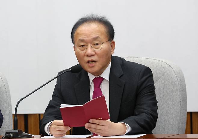 국민의힘 윤재옥 원내대표가 6일 오전 국회에서 열린 원내대책회의에서 발언하고 있다. /연합뉴스