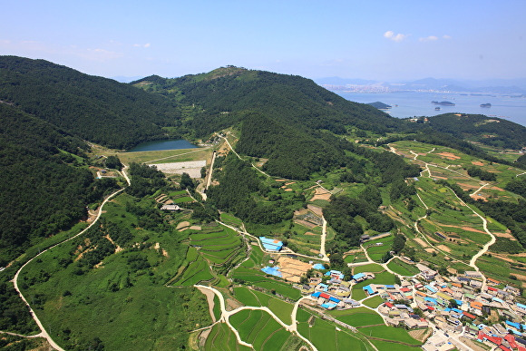 경상남도 남해군 고현면 선원사지와 백련암지 절터 전경. [사진=경상남도 남해군]