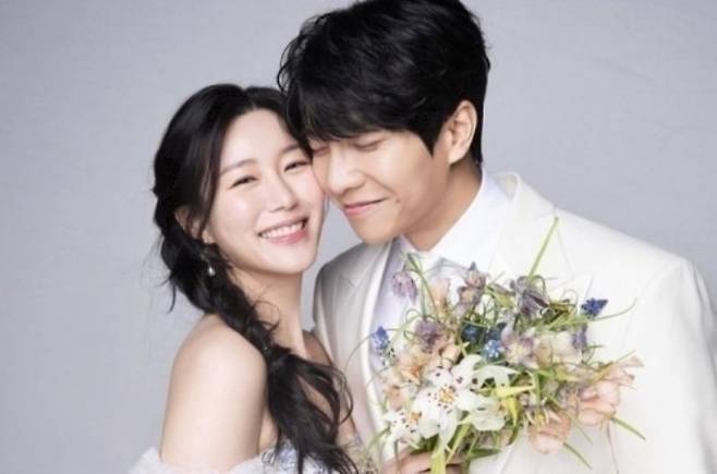 5일 부모가 된 이승기 이다인 부부.