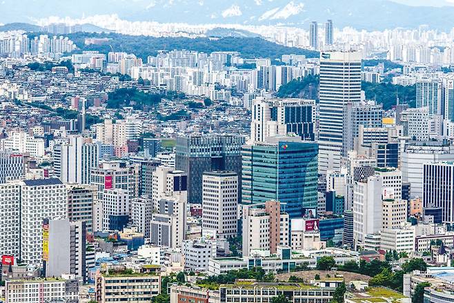 서울 중구 남산공원에서 바라본 종로 지역의 대기업 빌딩 숲 ⓒ시사저널 최준필