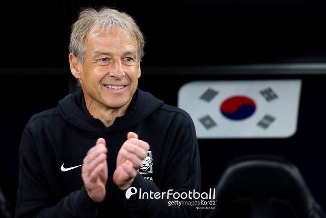 &nbsp;[사진=게티이미지]&nbsp;위르겐 클린스만이 이끄는 대한민국 축구 국가대표팀(FIFA 랭킹 23위)은 6일 오후 6시(이하 현지시간) 카타르 알라이얀에 위치한 아흐메드 빈 알리 스타디움에서 열린 2023 아시아 축구연맹(AFC) 아시안컵 준결승에서 요르단(FIFA 랭킹 87위)에 0-2로 패했다. 요르단은 사상 첫 4강에 이어 사상 첫 결승에 올라, 사상 첫 우승을 노린다. 한국은 64년 만의 우승 도전을 4강에서 끝내게 됐다.&nbsp;