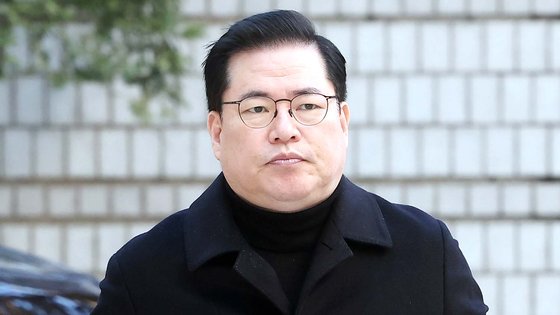 유동규 전 성남도시개발공사 본부장이 지난해 12월 서초구 서울중앙지방법원에서 열린 대장동 개발 사업 로비·특혜 의혹 관련 1심 속행 공판에 출석하고 있다. 연합뉴스